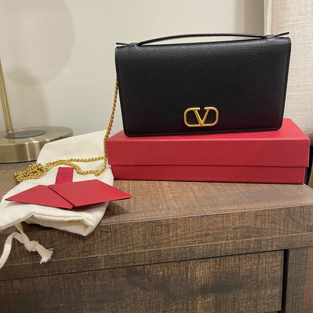 Valentino Wallet on a Chain